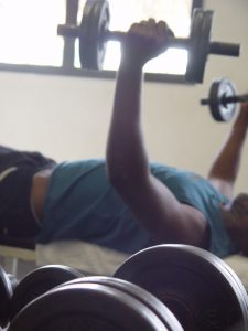 pierde peso y elimina grasa haciendo ejercicios de fuerza con www.deporteysaludfisica.com