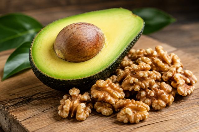 Toma nueces con aguacates
