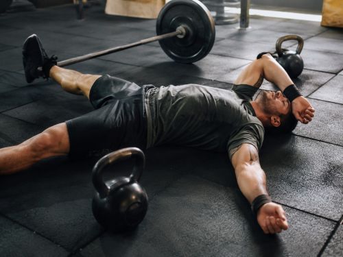 Exceso de deporte produce elevado cortisol evita desgarros y tirones musculares.